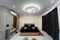 Hayaat's Stay (Suite Room) Omaxe Hazratganj, Lucknow