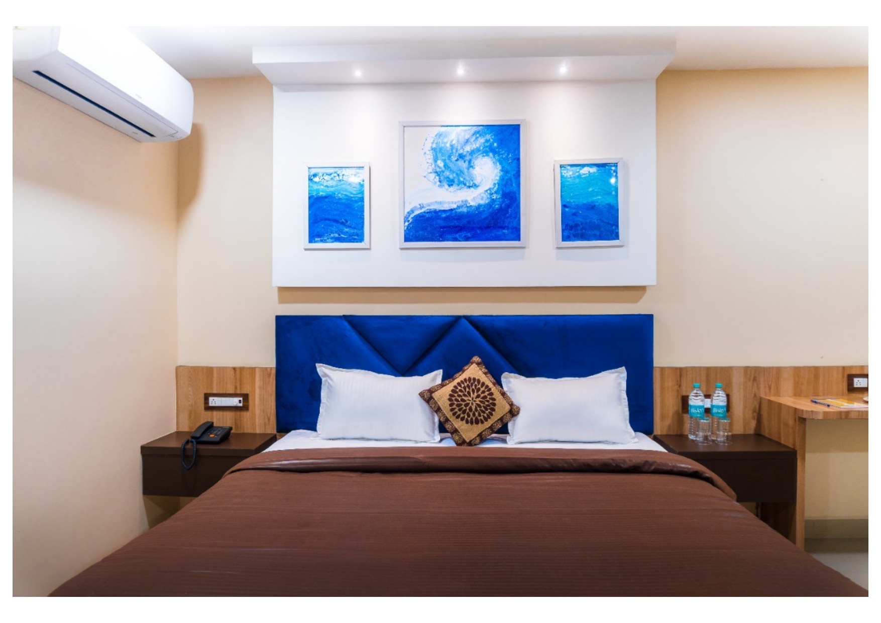 RAJESHWARI GUEST HOUSE - Tap to explore photos