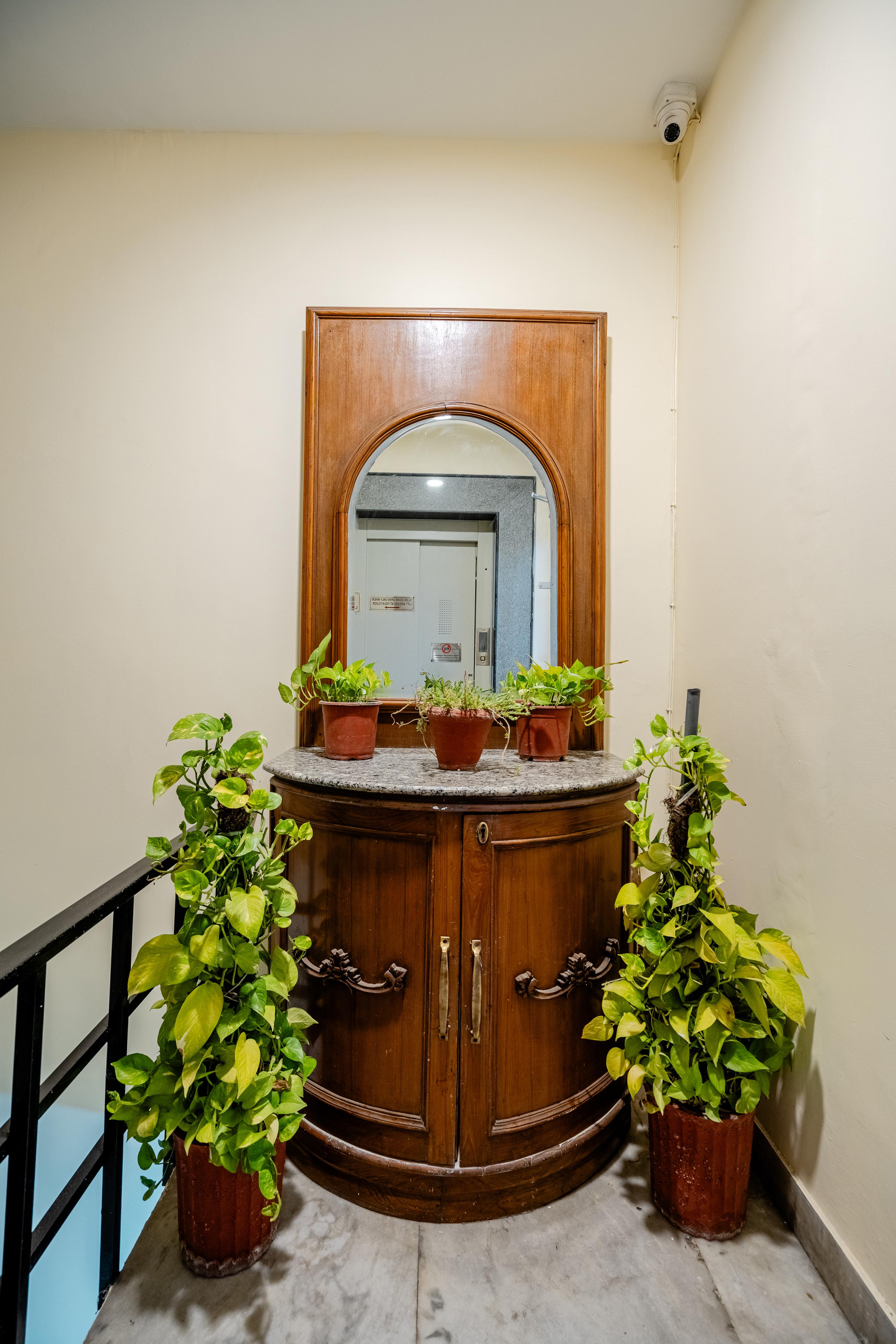 Quaint 2BHK Penthouse 2700 sq ft near Lotus Temple - Tap to explore photos