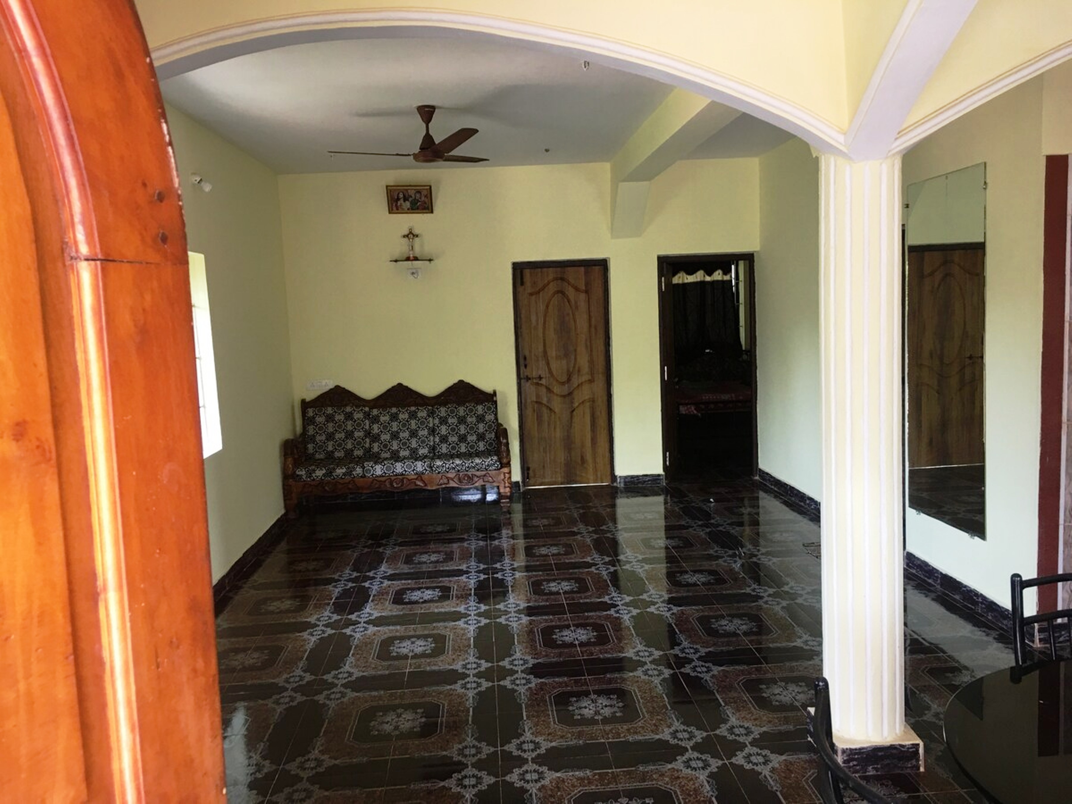 Backstreet House 1 BHK with Balcony near Ashvem Beach - Tap to explore photos