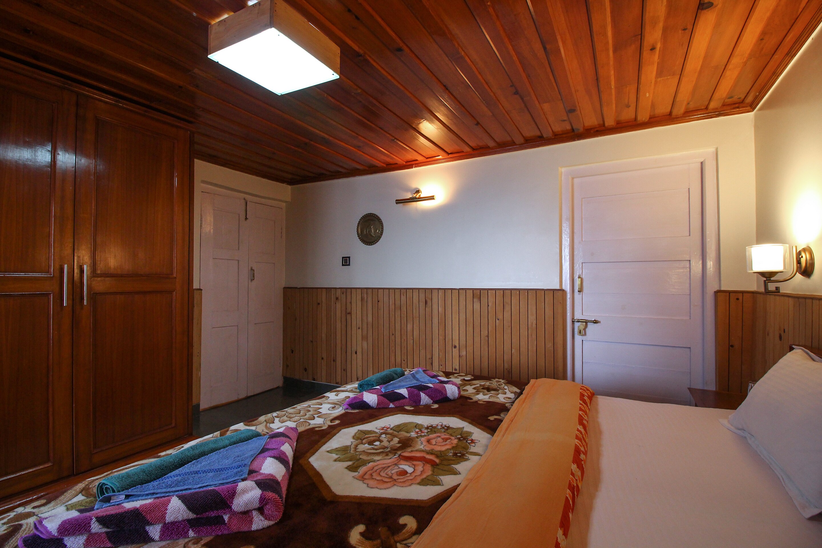 Pines Fell-2 BHK Luxury Homestay - Tap to explore photos