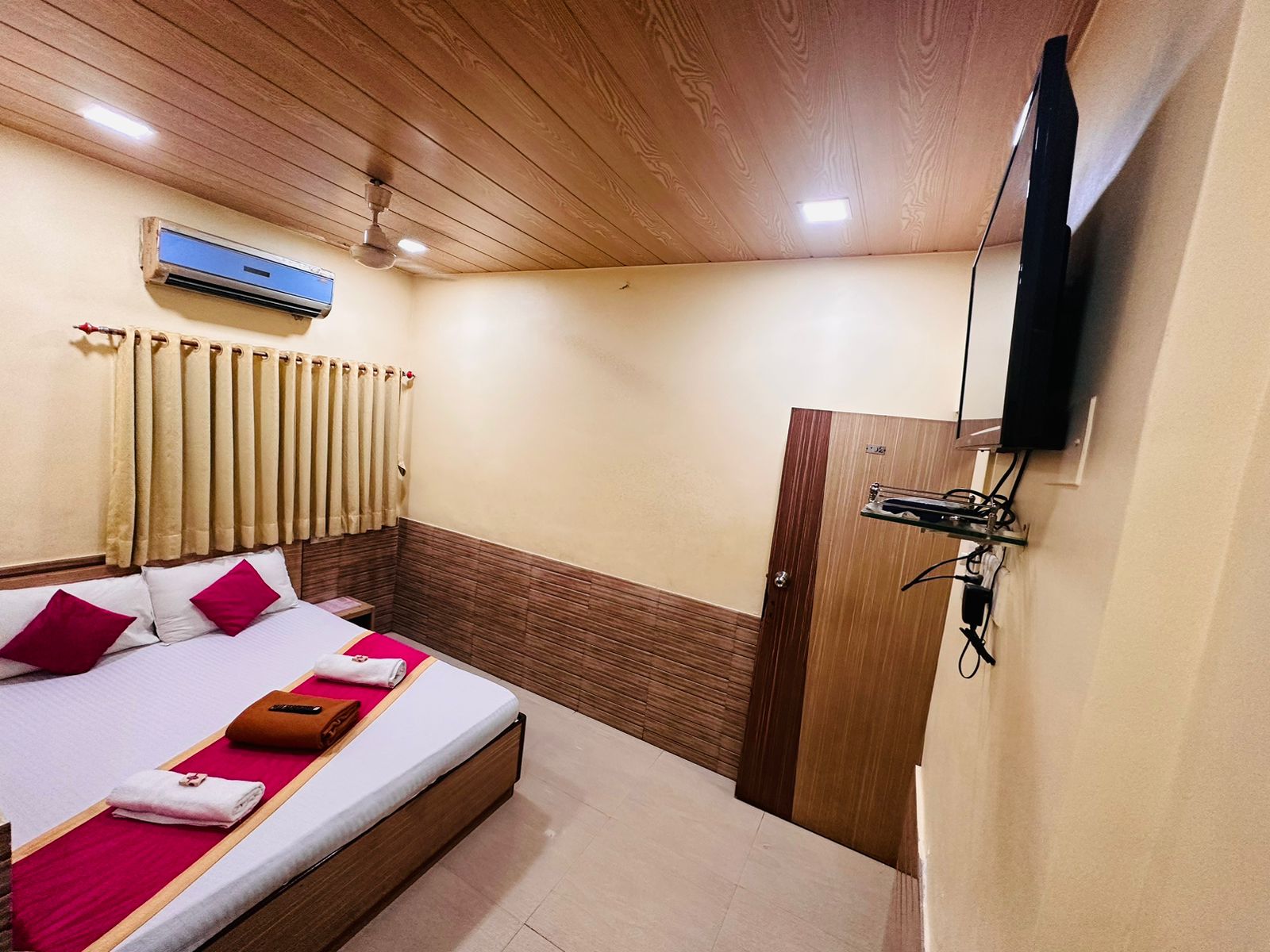 Hotel Sai Parikrama - Tap to explore photos