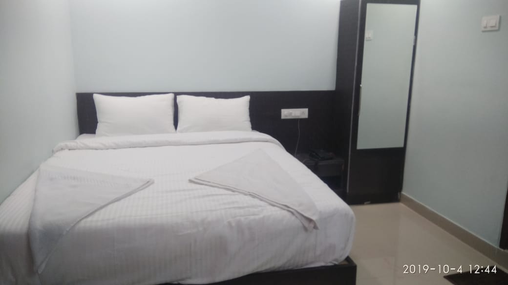 i-ROOMZ Hotel Partha Grand - Tap to explore photos
