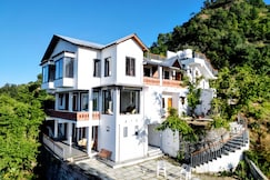 Quietude - 1BR Kitchen & Grocery in Bhimtal by Homeyhuts, Naukuchiatal