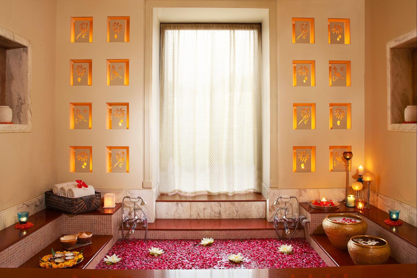 Taj Nadesar Palace, Varanasi Varanasi Hotel BOOK ₹1