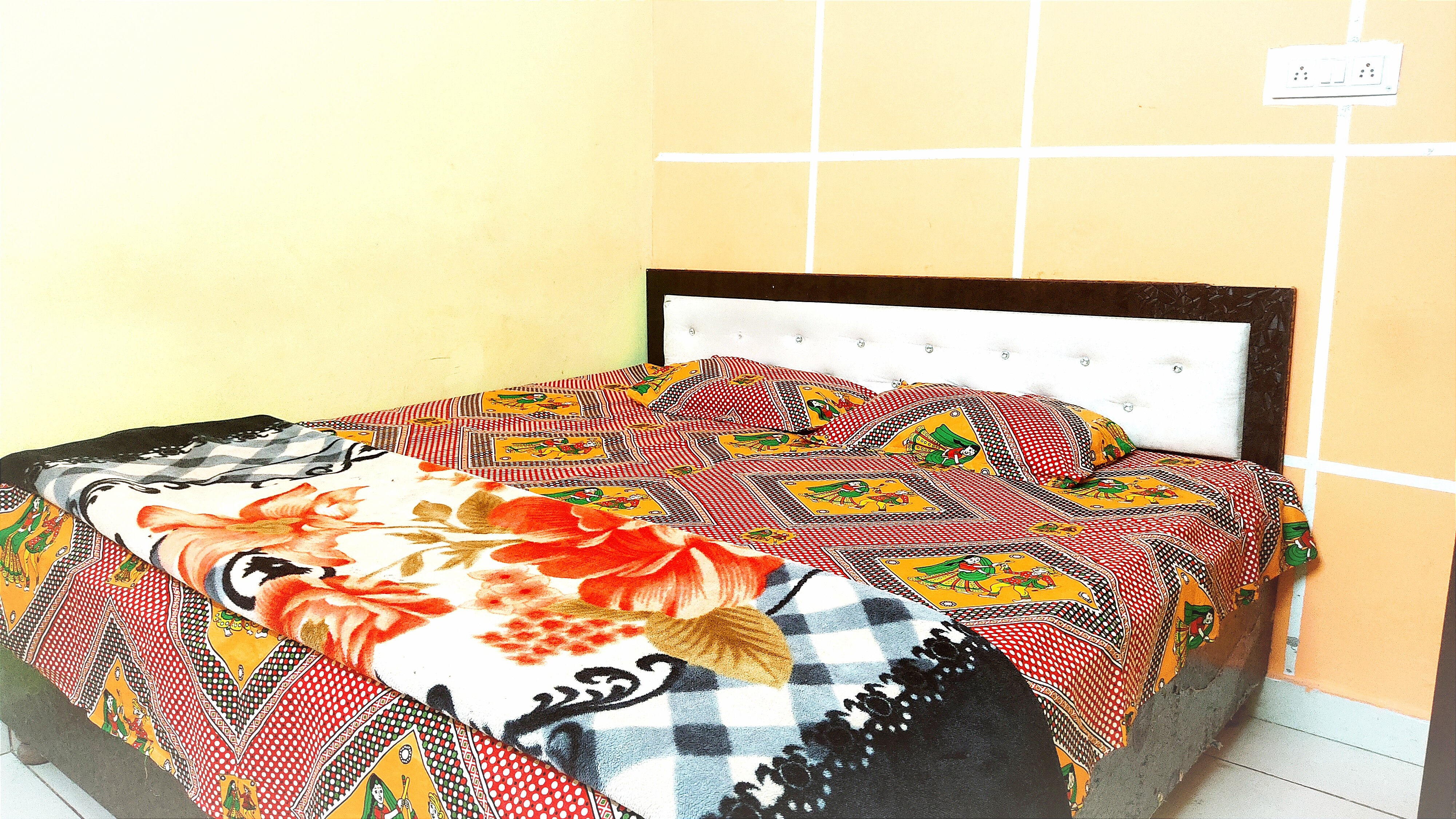 Jhalli Guest House And PG - Tap to explore photos
