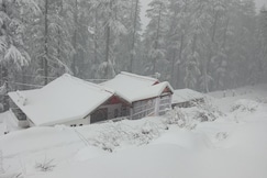 Misty mountain cottage, Theog