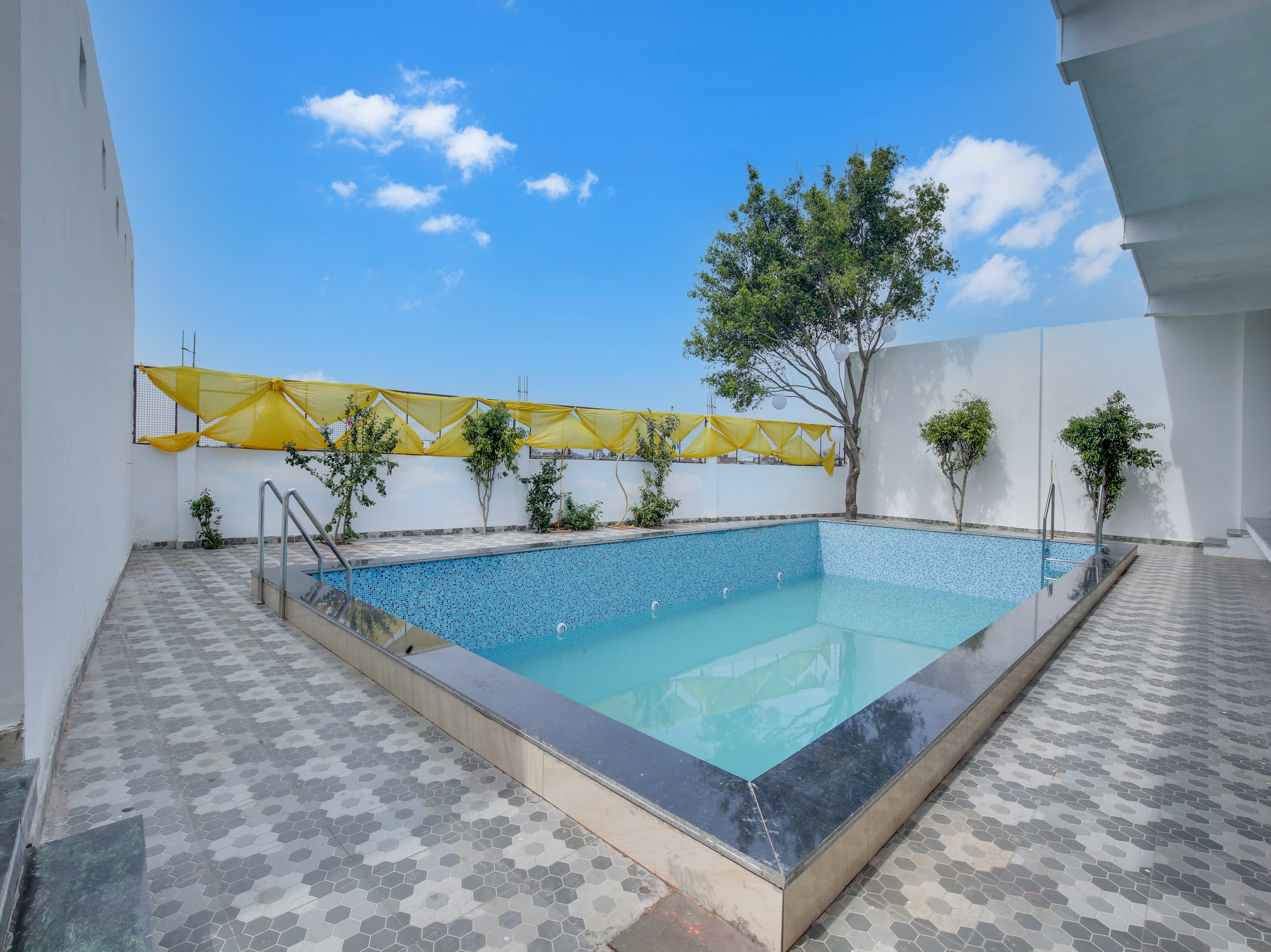 Hotel O Shree Ji Hotel & Banquet - Tap to explore photos