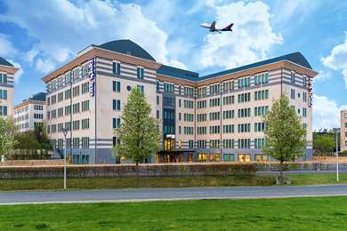 Park Inn By Radisson Brussels Airport - Tap to explore photos