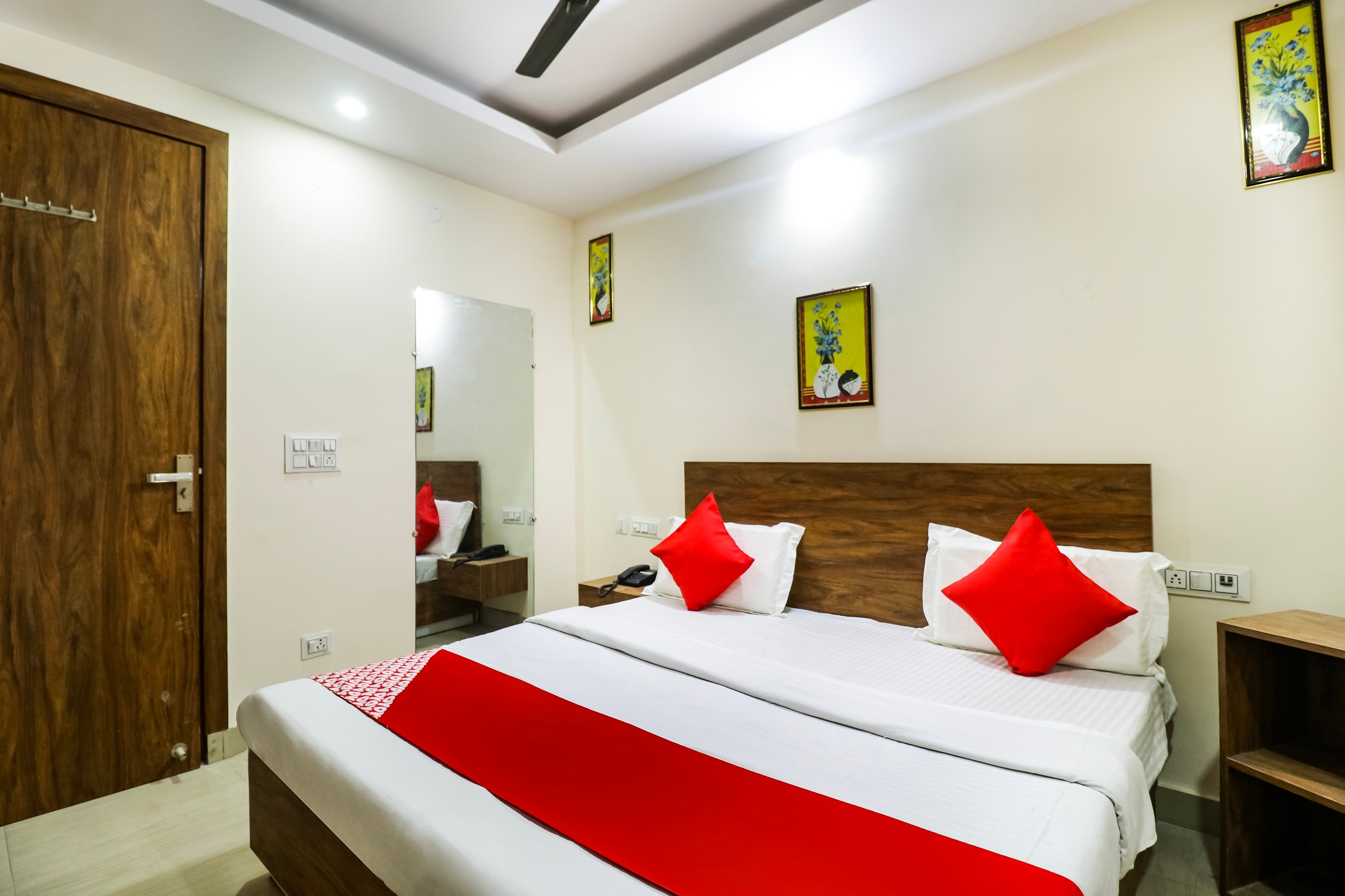 Hotel O The Vansh Balaji Hot - Tap to explore photos