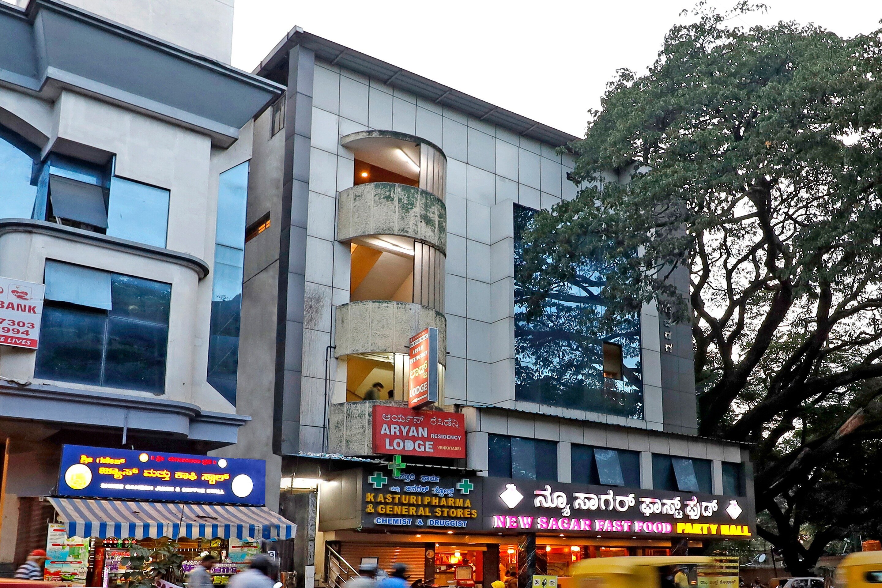 OYO Hotel Aryan Residency - Tap to explore photos