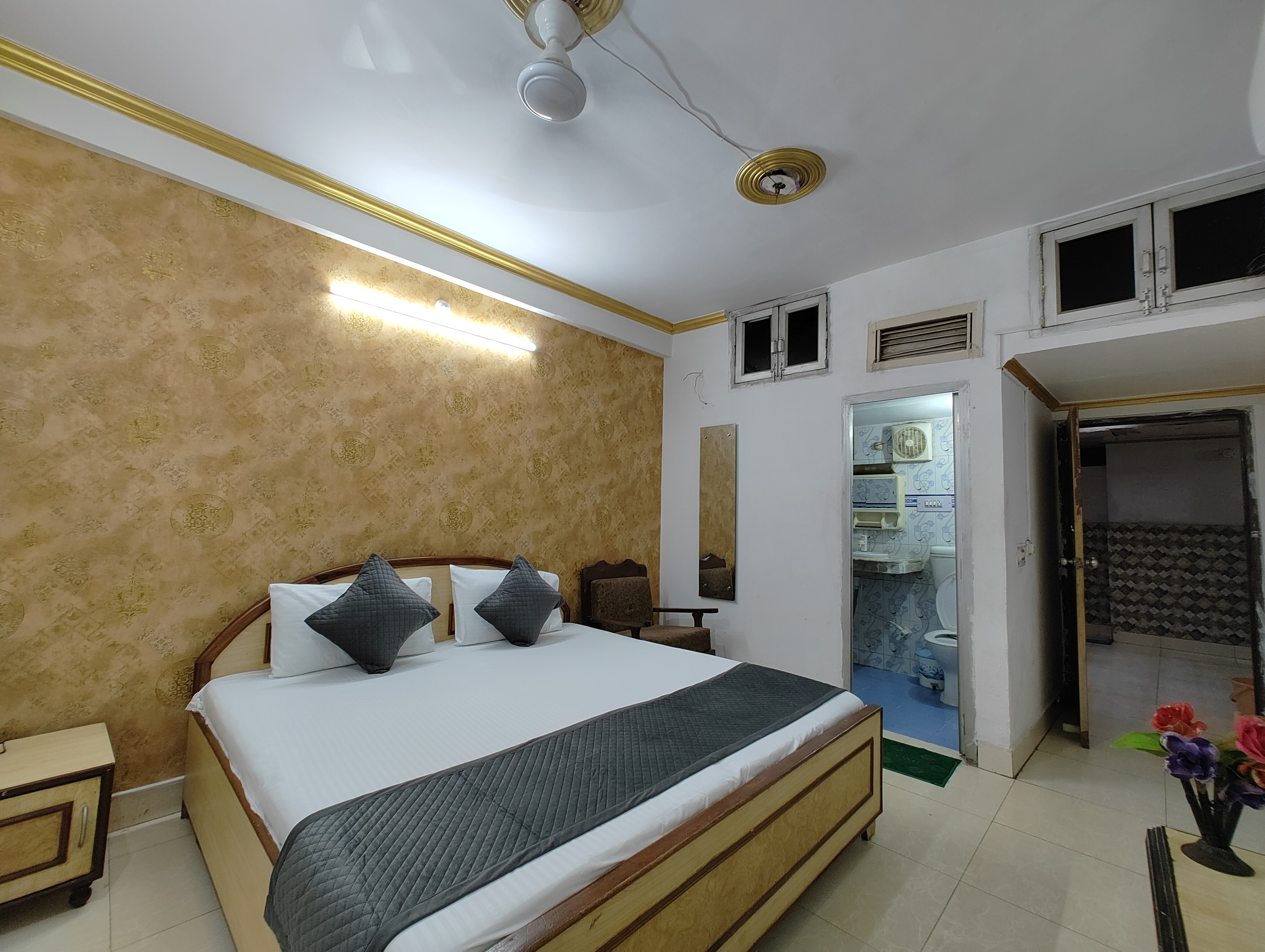 Hotel Swarajya palace - Tap to explore photos