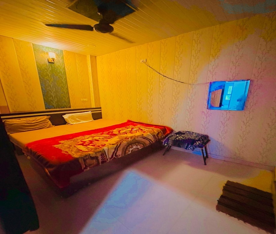 Bholenath Paying Guest House - Tap to explore photos