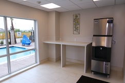 Holiday Inn Express & Suites Houston IAH - Beltway 8, Waller