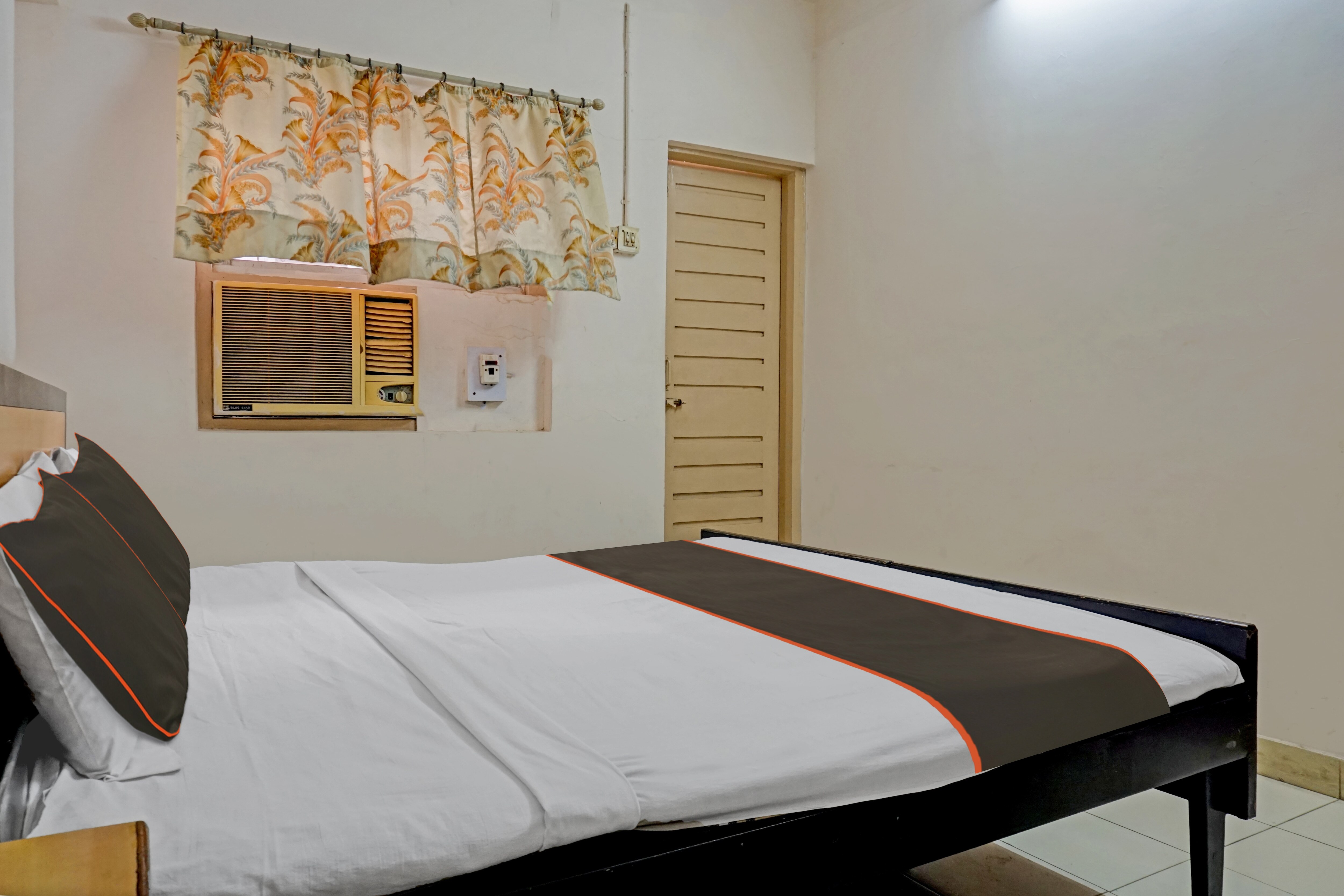 Hotel O Thakkar Lodge - Tap to explore photos