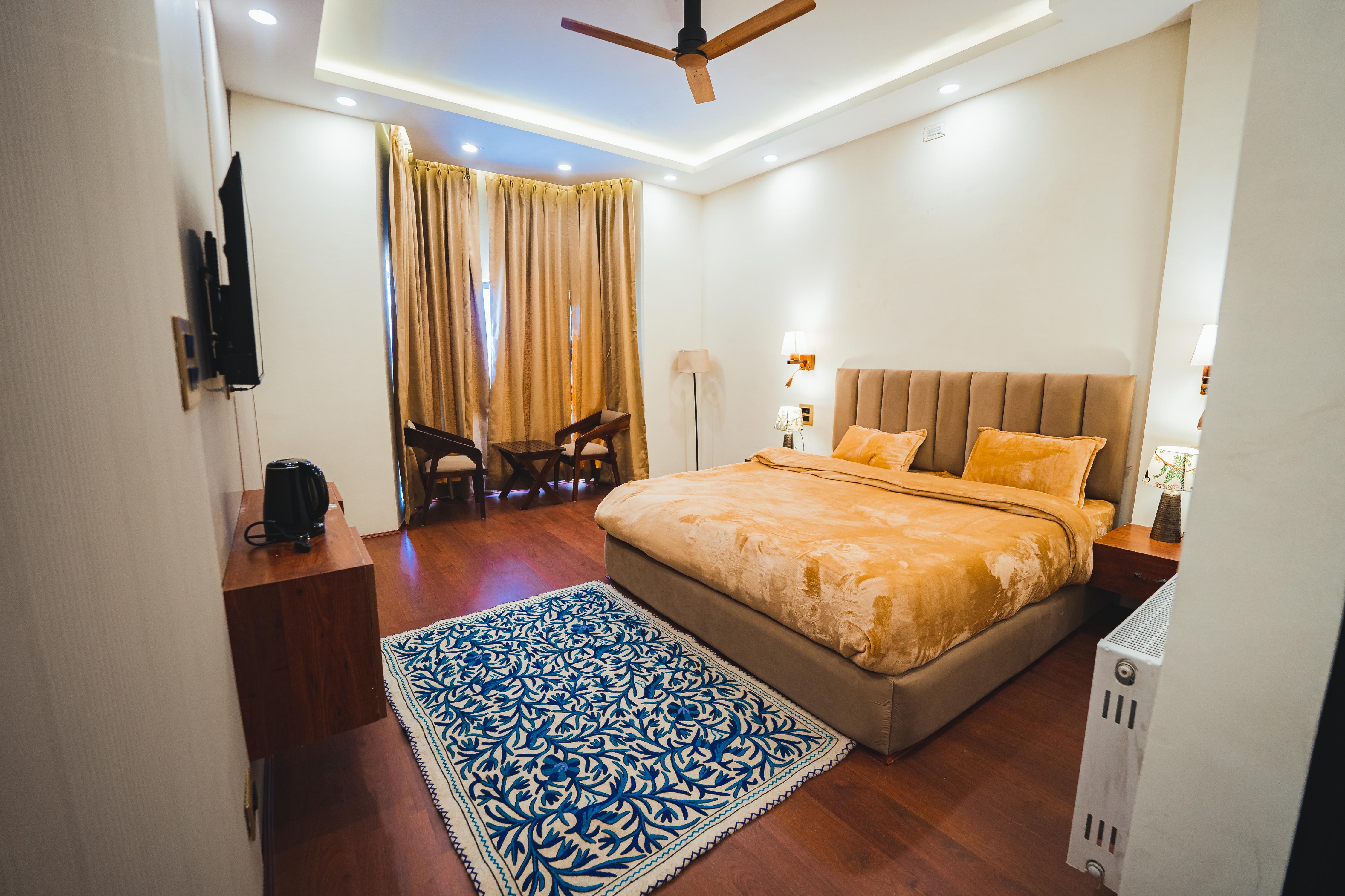 Chinar Wood Cottage - Tap to explore photos