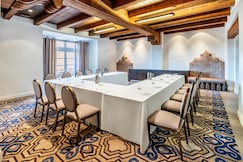 Hotel Andaluz Albuquerque, Curio Collection by Hilton, Apache
