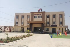 Hotel Yamuna Valley, Ghatampur