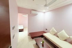 FabHotel The White Cliff Inn, Delhi