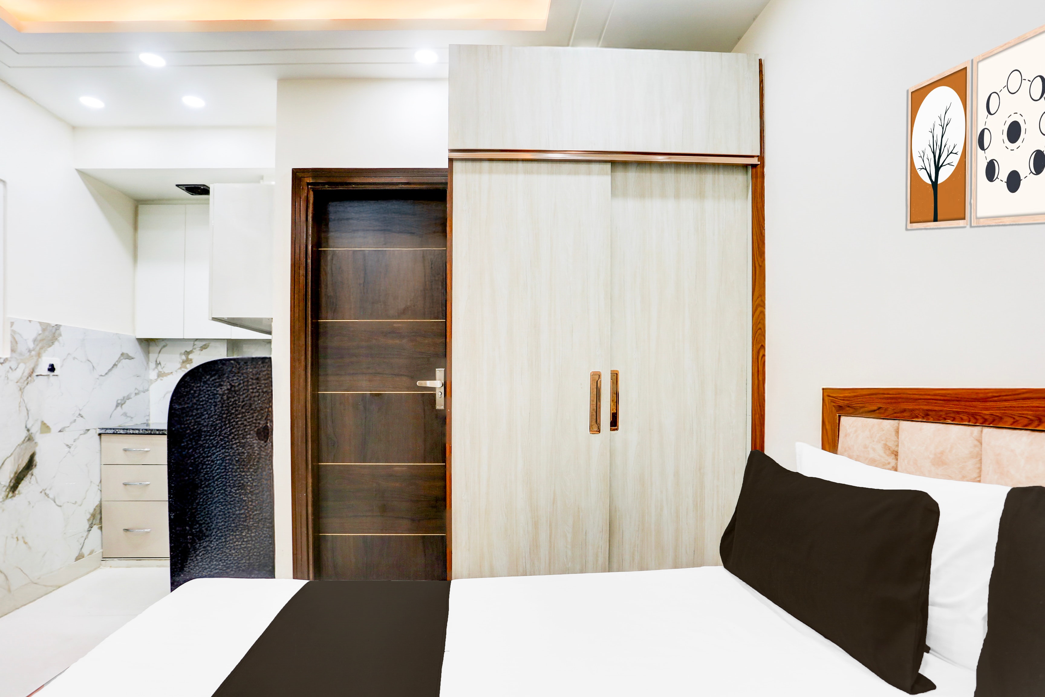 Hotel O The Escape Studio - Tap to explore photos