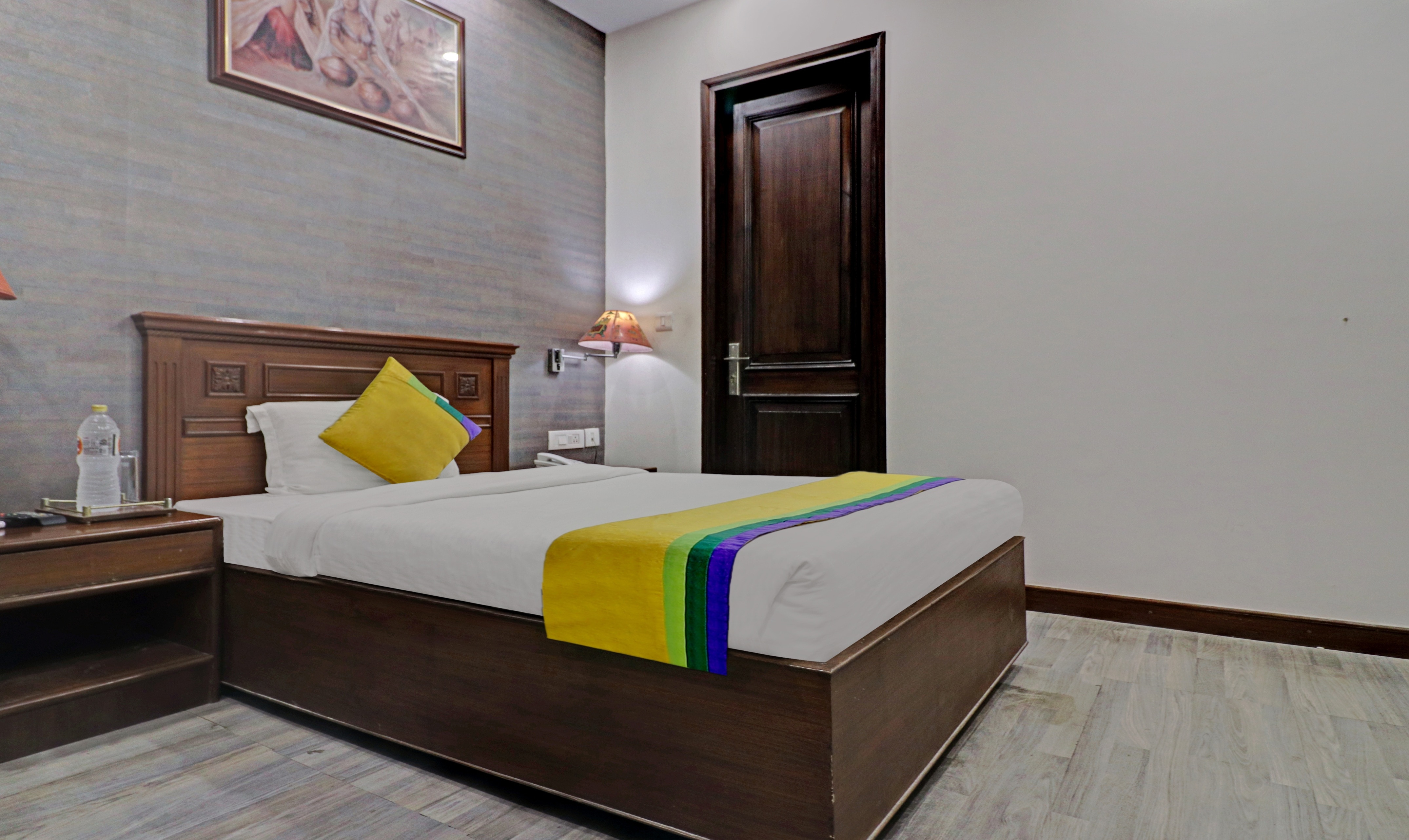 Itsy Hotels Hamlets Stay - Tap to explore photos