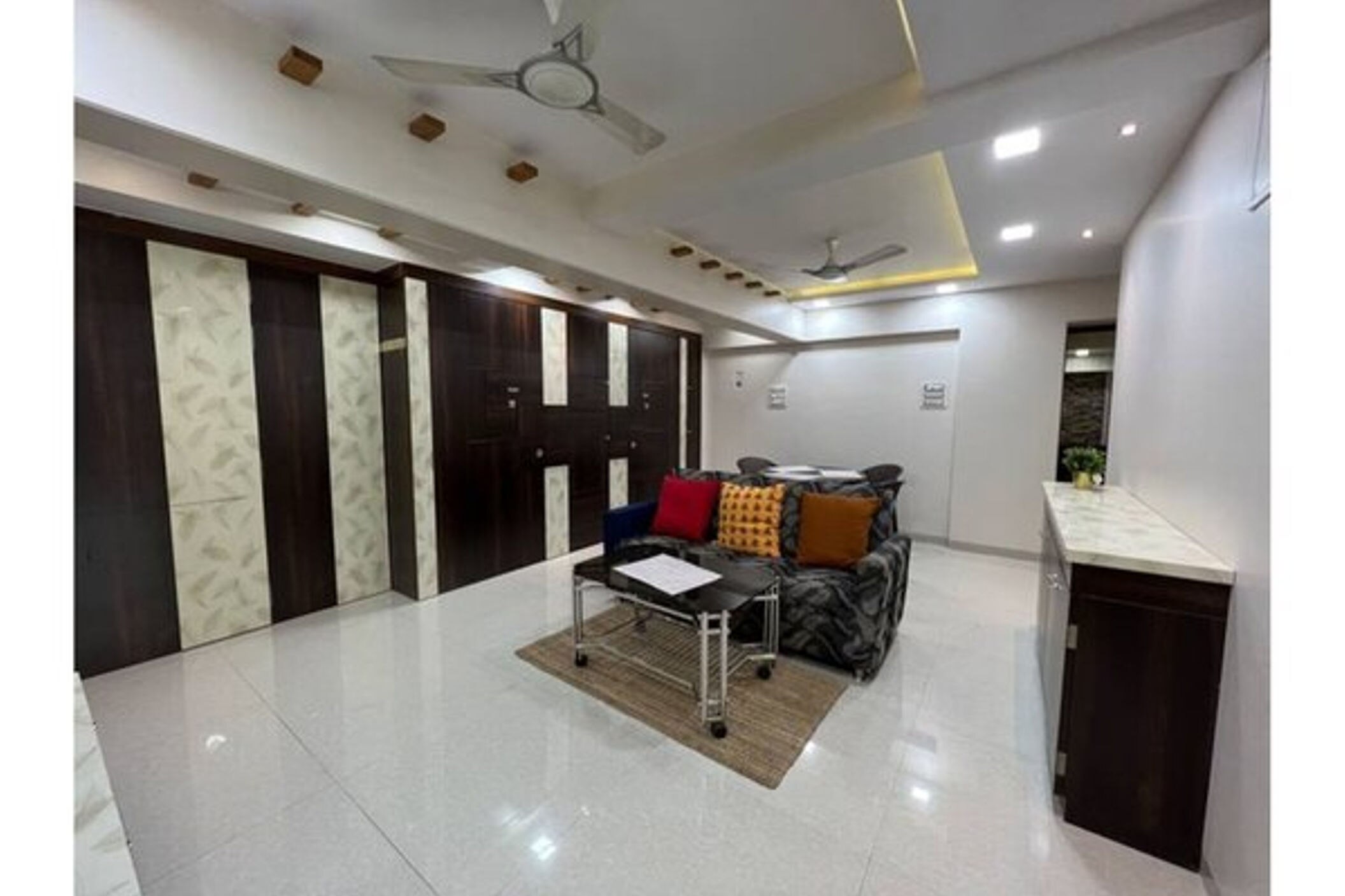 3BHK Service apartment in Parel - Tap to explore photos