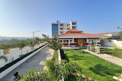 Bhigwan - Suyash Palace And Lodge, Daund