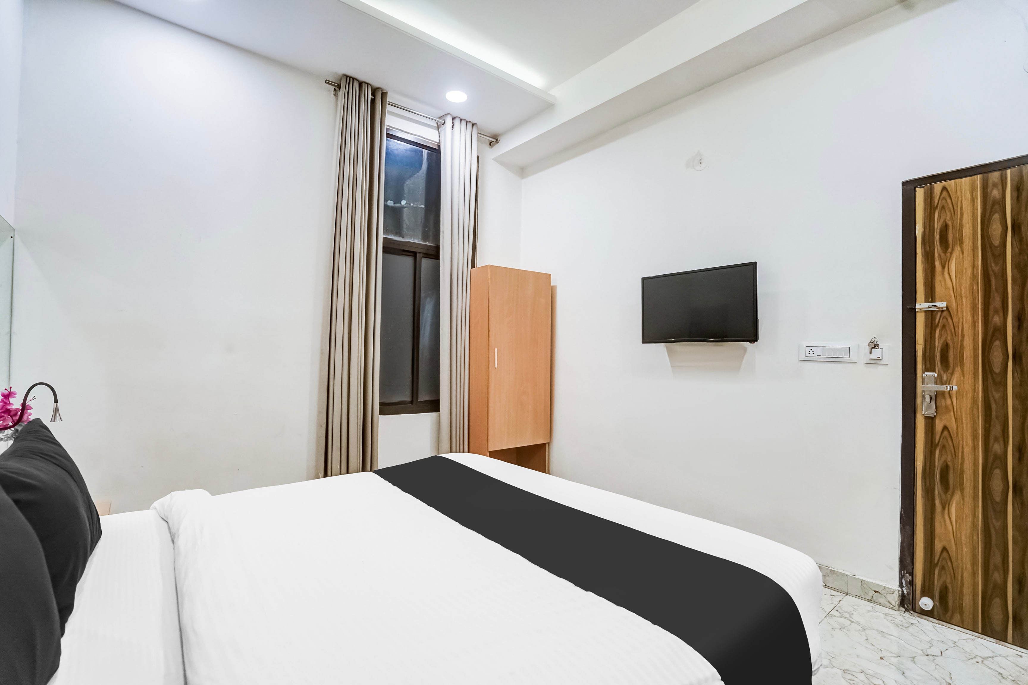 Super Townhouse Jagatpura Formerly Hotel Soft Patel - Tap to explore photos