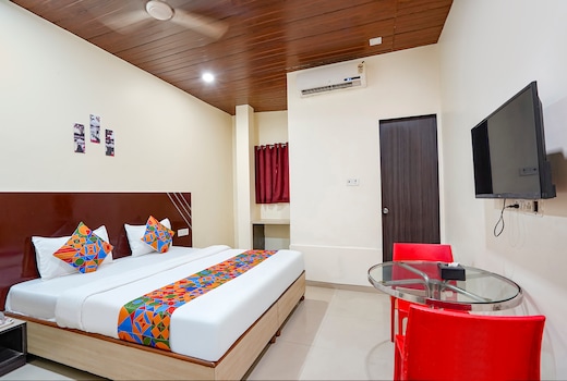 FabHotel Kailash Park