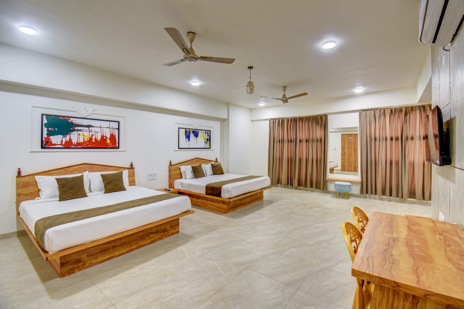 Hotel Majestic Pearl Near Railway Station 3