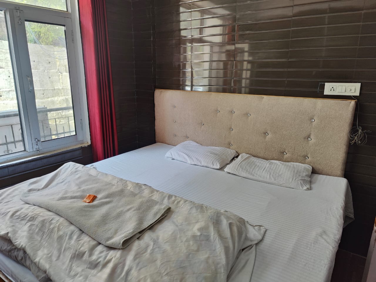 Chamunda Deluxe Guest House - Tap to explore photos