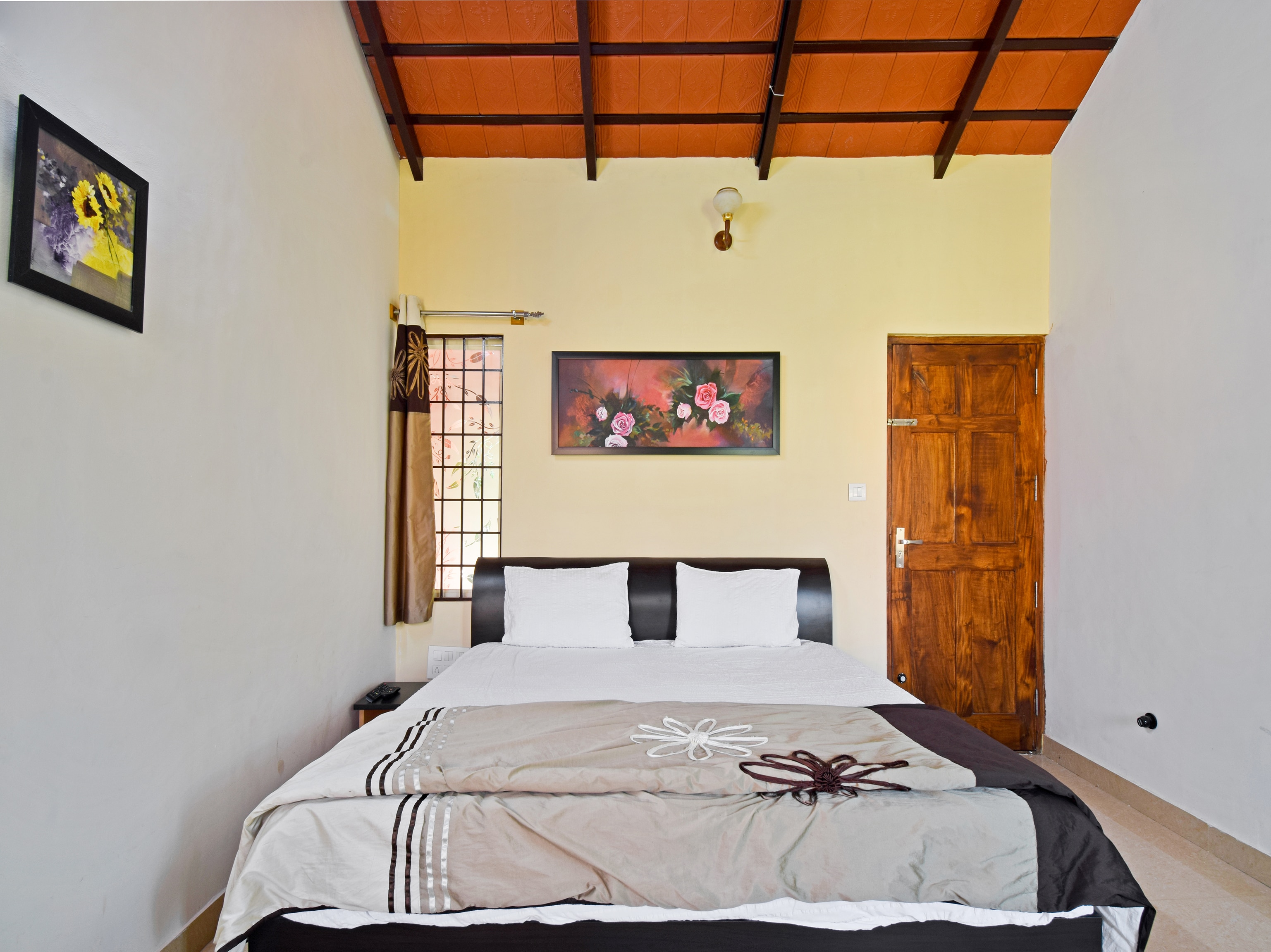 Aura Homestays | Rooms & Caretaker - Tap to explore photos