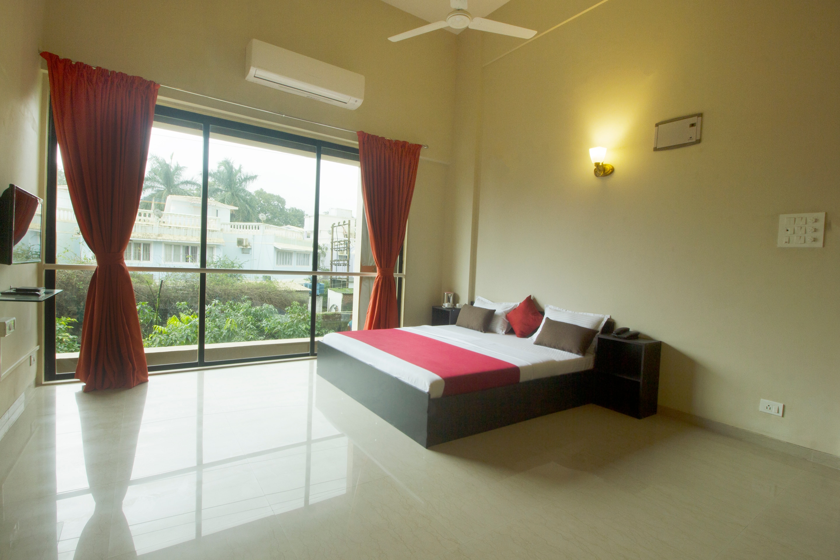 Center 1 Suites 4