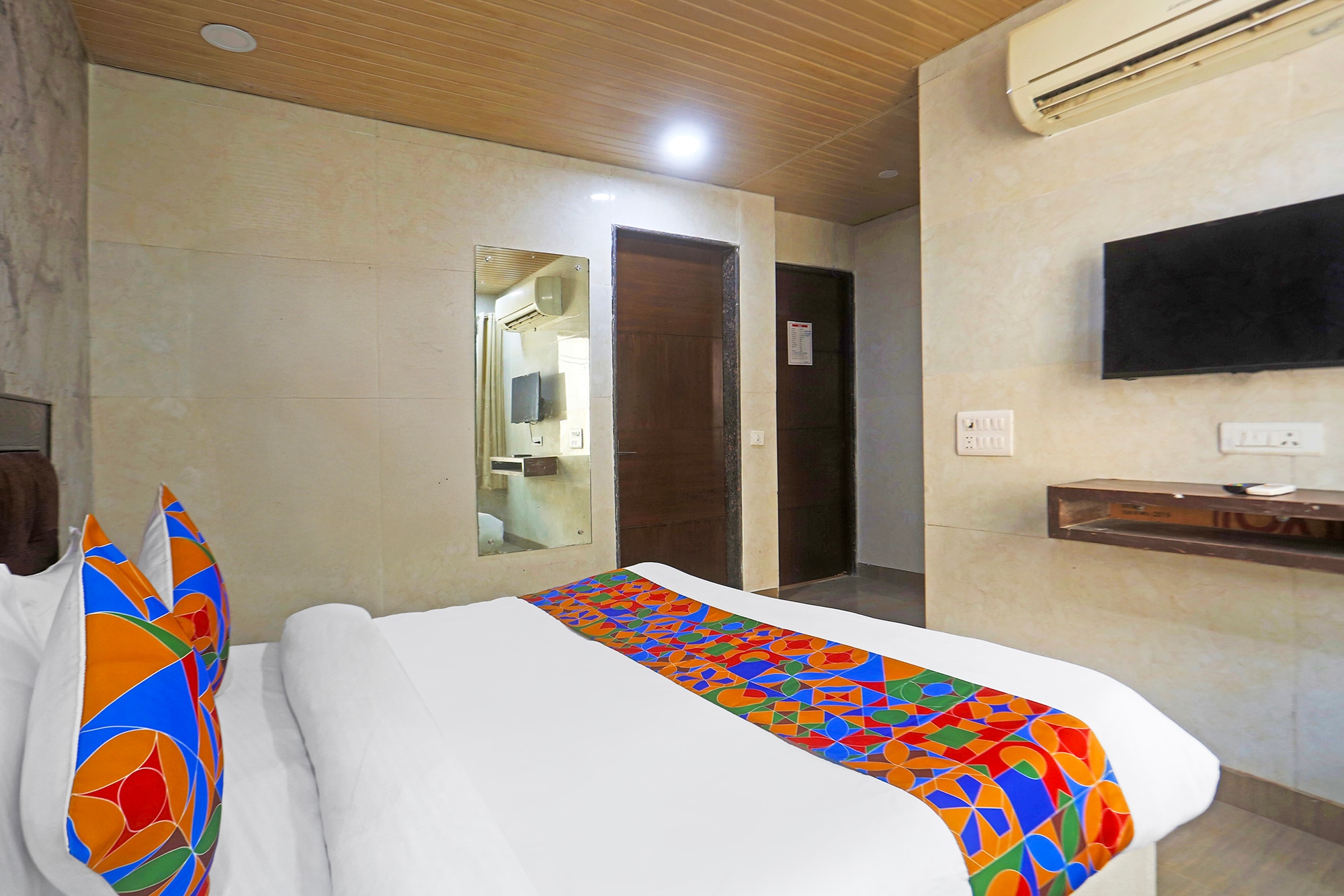 FabHotel Geras - Nehru Place Market - Tap to explore photos