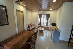 The Little Red Cottage, Mulshi