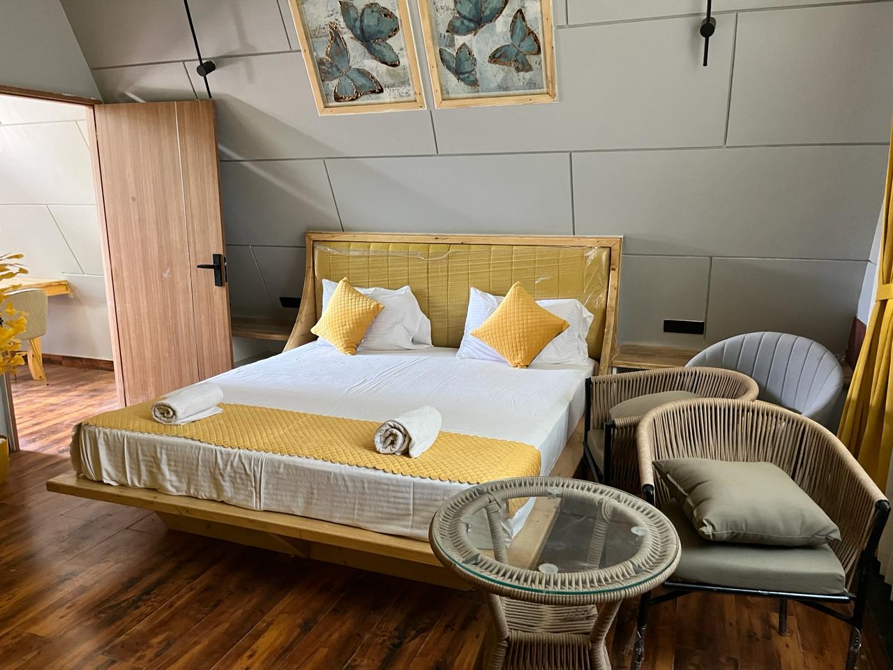 Hotel Friday inn Resorts - Tap to explore photos