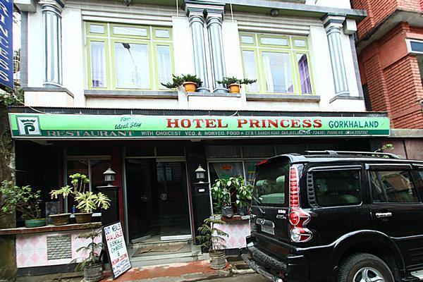 Hotel Princess - Tap to explore photos