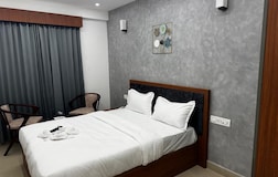 DELUXE DOUBLE ROOM