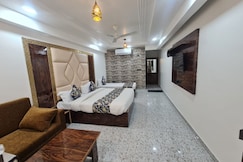 Hotel Vrindavan Palace, Iglas