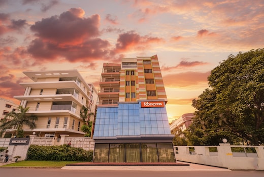 FabExpress Nest - Nr. Park Street Metro Station