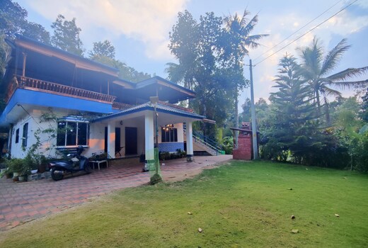 Mercys Munnar Homestay | Room & Caretaker