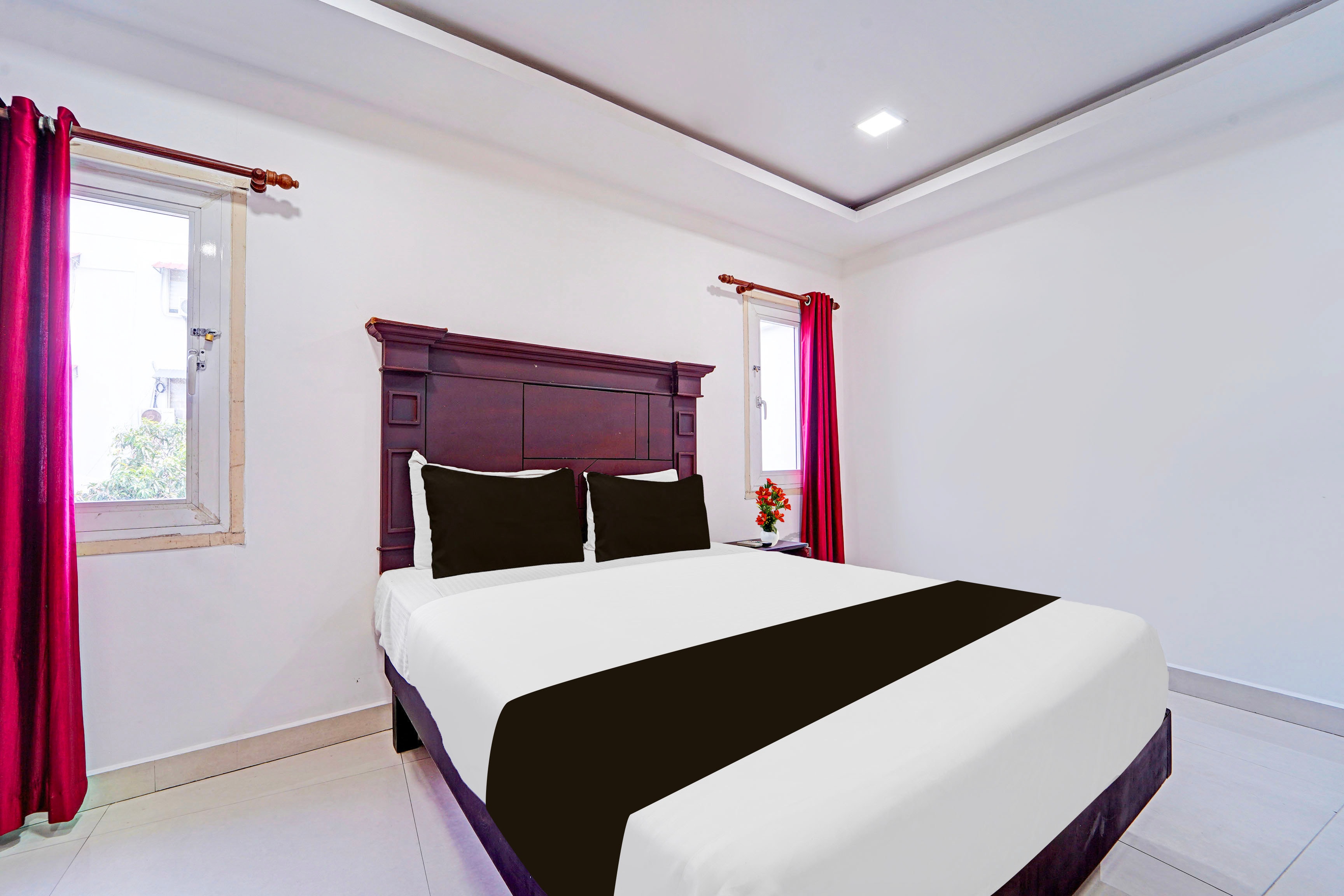 Super Hotel O Malabar Plaza - Tap to explore photos
