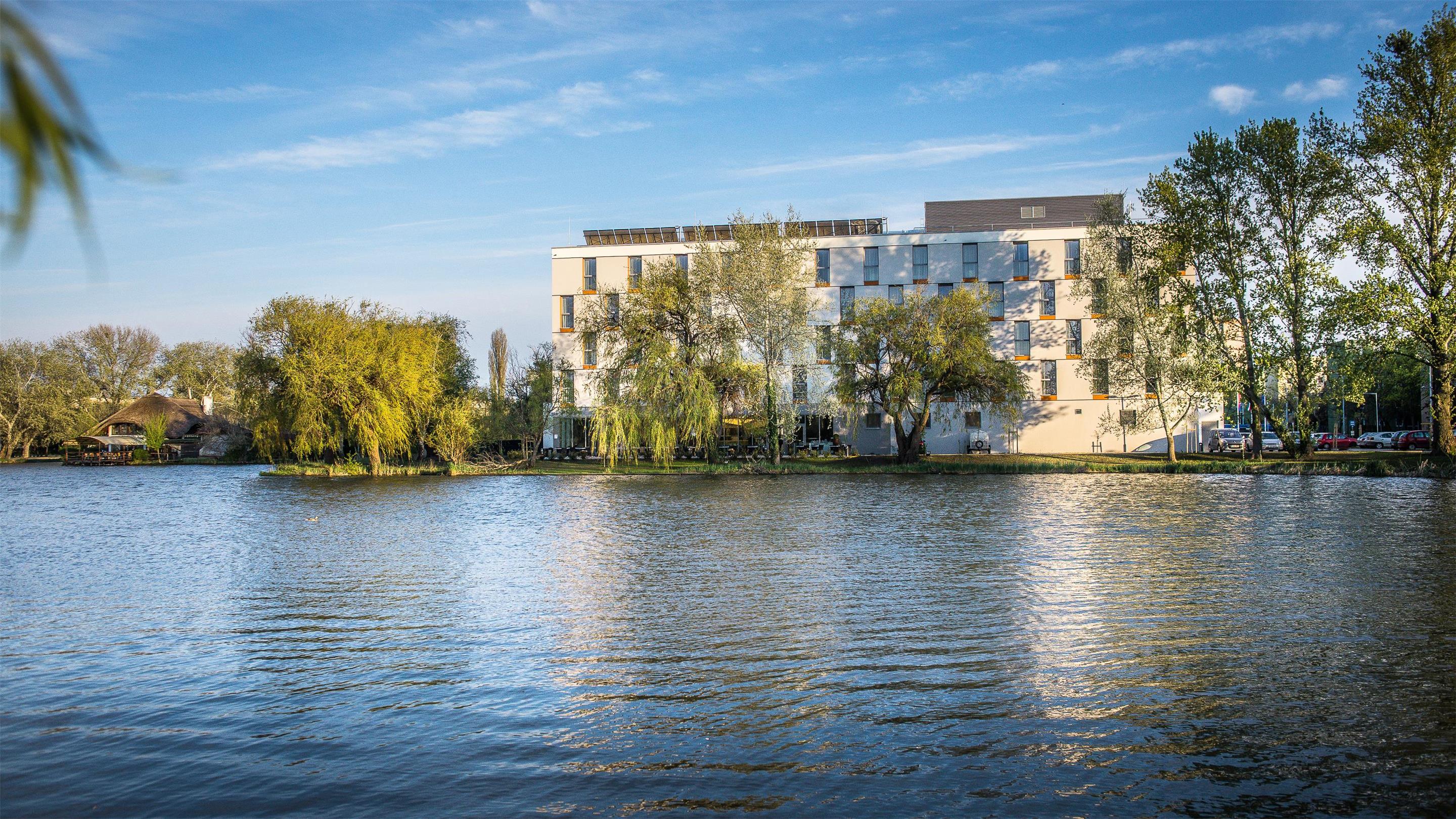 Best Western Plus Lakeside Hotel - Tap to explore photos