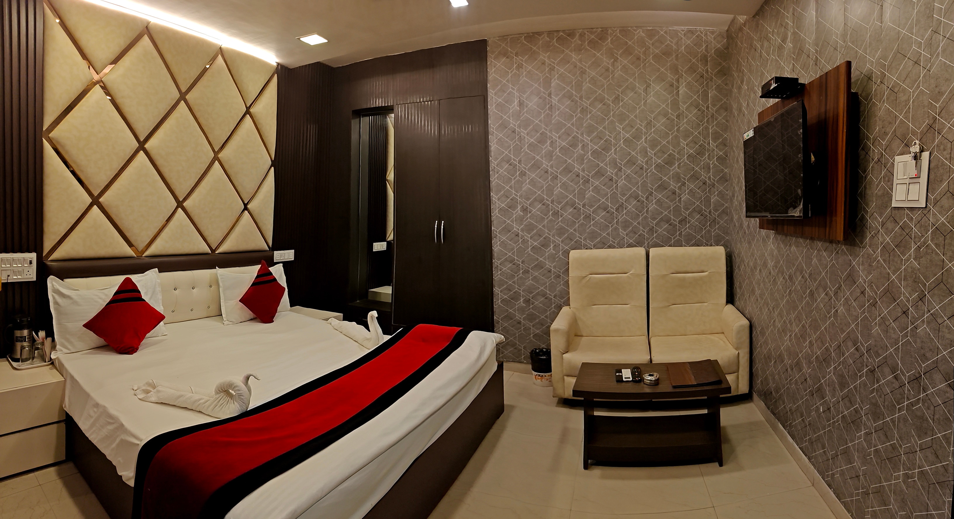 Hotel Sarna - Tap to explore photos
