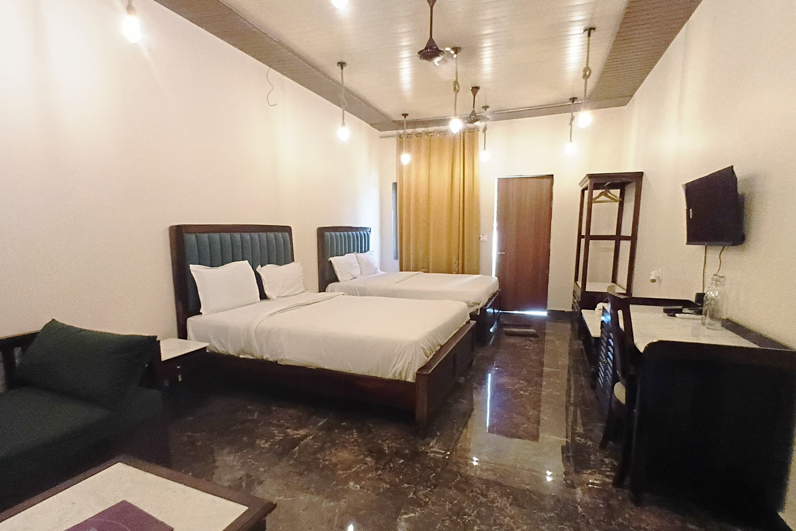 Royal Garden Retreat Resort & Swimming pool - Tap to explore photos
