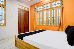 SPOT ON The SN Lawn, Lucknow