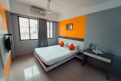 Hotel Aashish Deluxe Lodging, Kolhapur