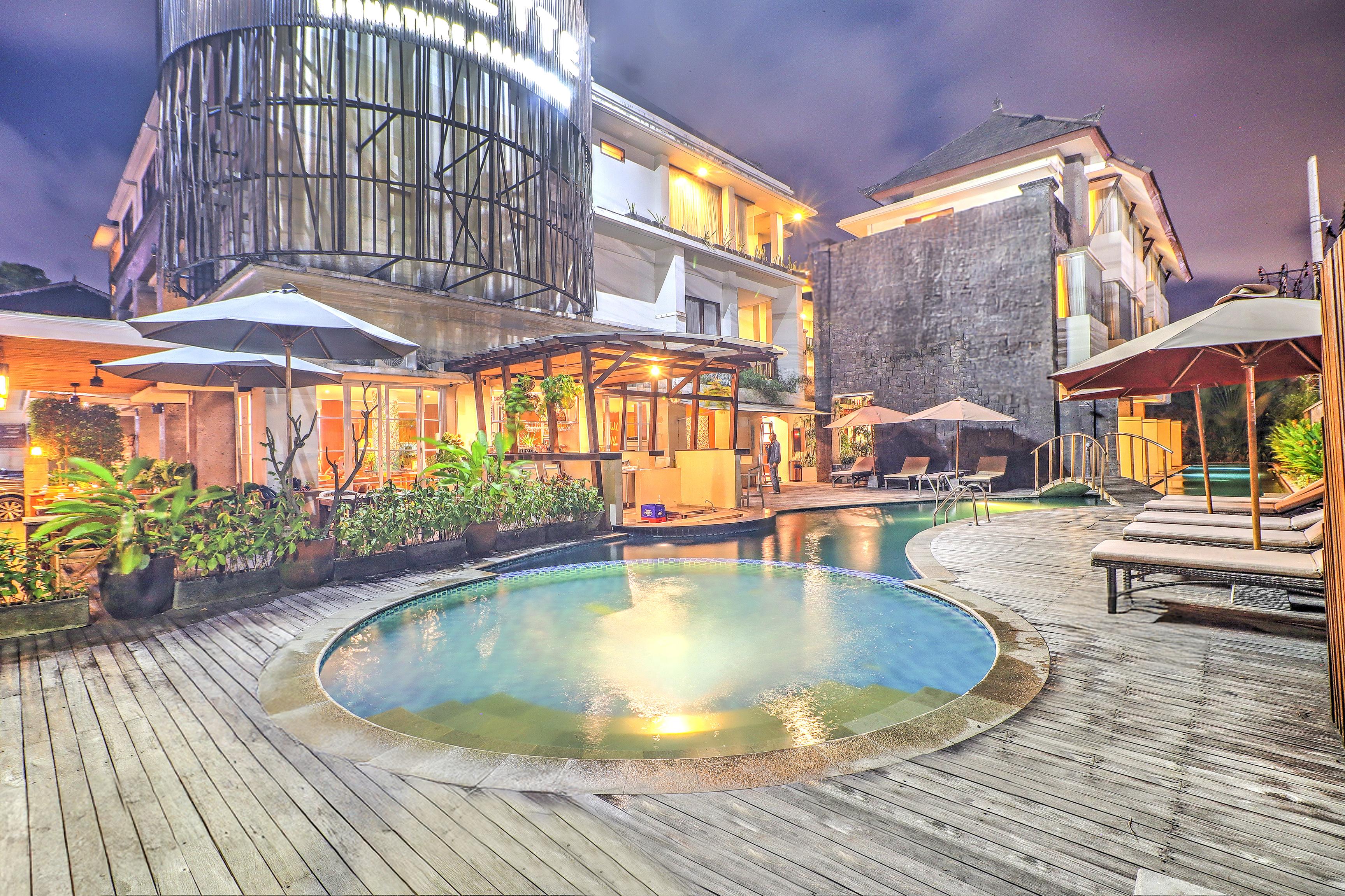 Townhouse Oak Signature Hotel - Tap to explore photos
