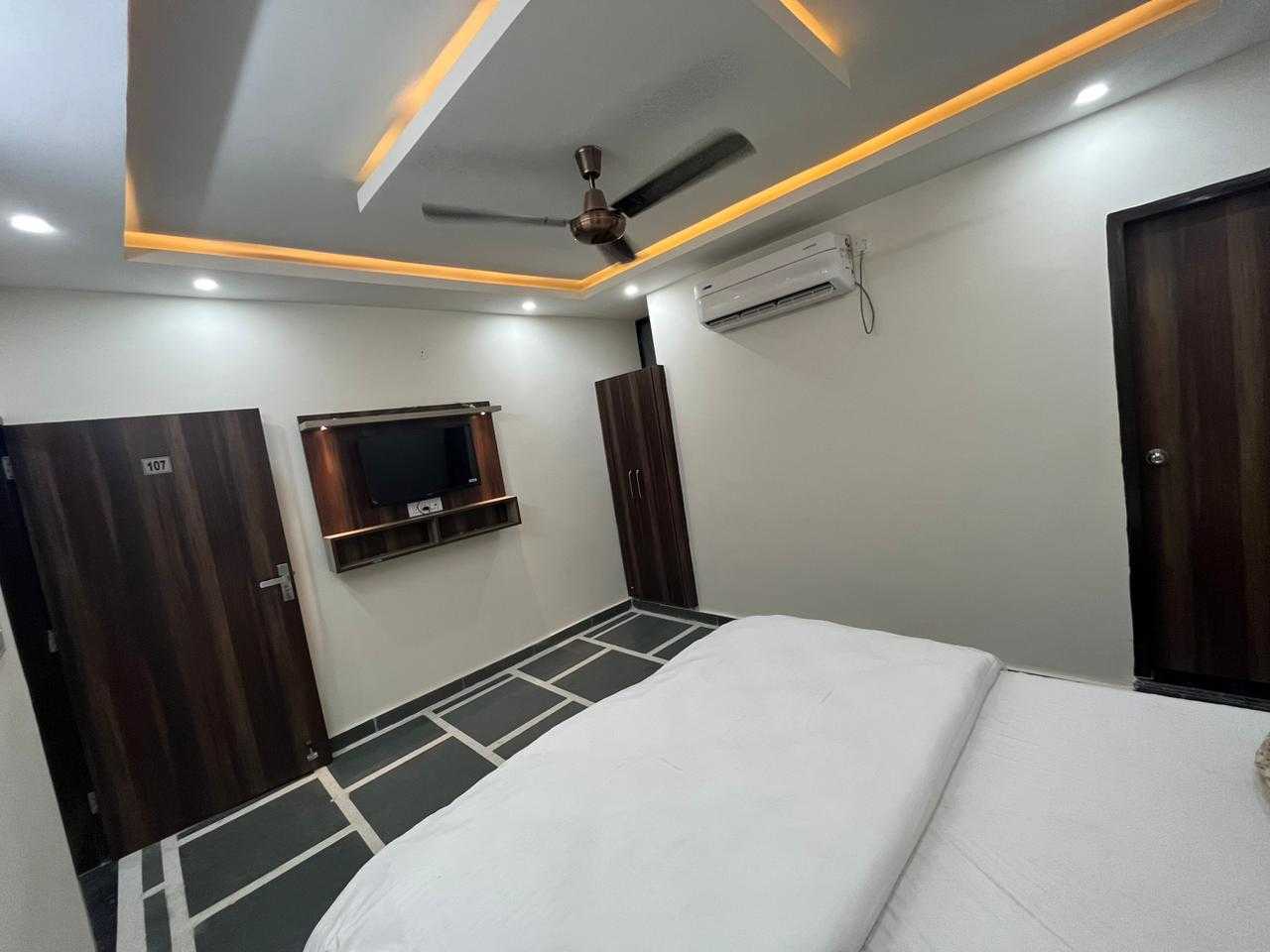 Hotel O Yaduvanshi - Tap to explore photos