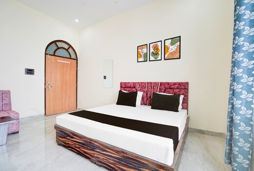 Super Hotel White House